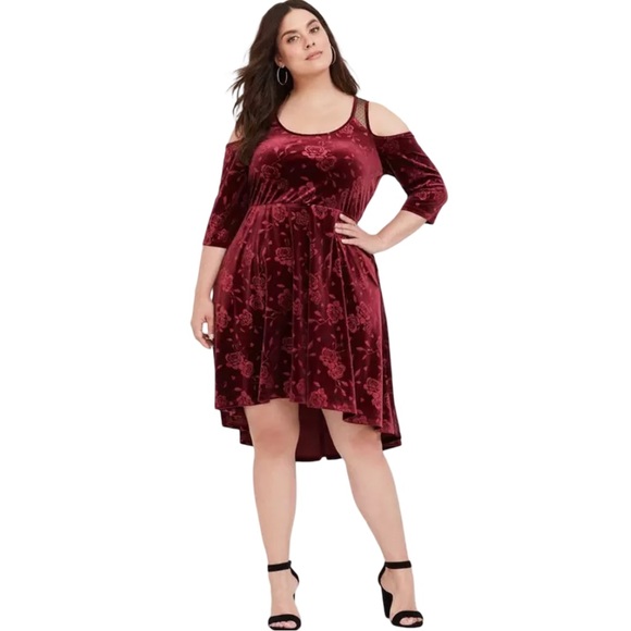 Disney Torrid Women Dark Red Floral Velvet Cold Shoulder High Low Dress Size 2X - Picture 1 of 11